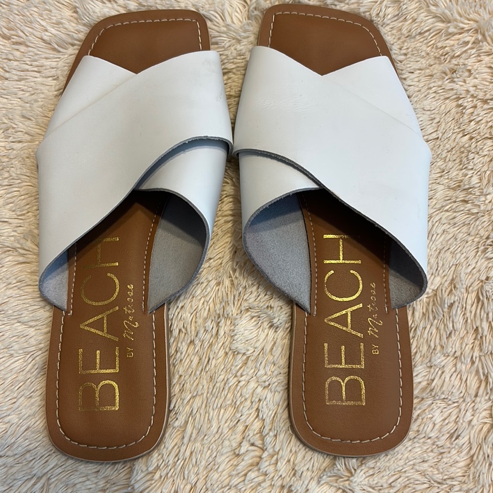 Beach by Matisse crossover flat shite sandal.